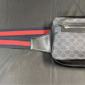 Gucci GG Supreme Sling / Messenger Bag.